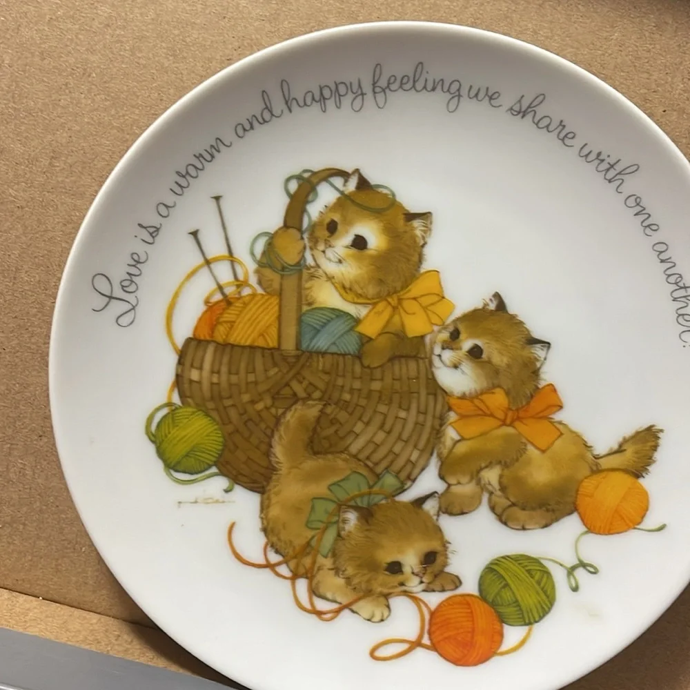 Vintage Gibson greeting cards, cute kitties plate, can hang up easily